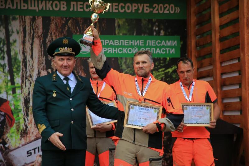 Карельский вальщик леса установил новый мировой рекорд на соревнованиях «Лесоруб-2020»
