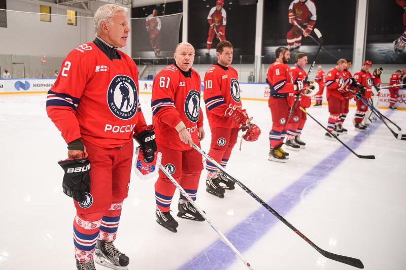 Легенды российского хоккея открыли юбилейный сезон Ночной хоккейной лиги