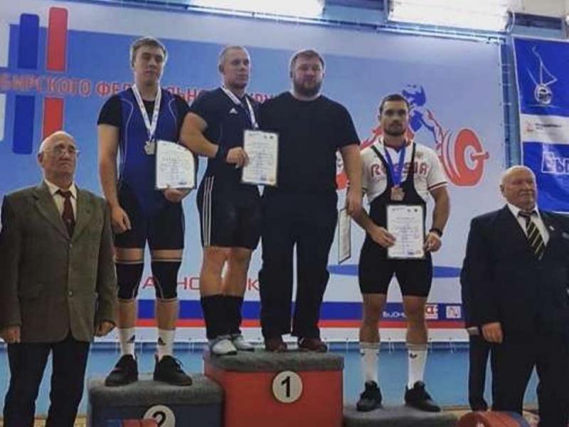 Росгвардеец из Хакасии победил на чемпионате Сибири по тяжелой атлетике
