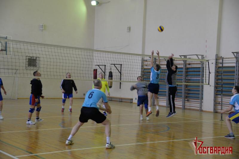 Свердловские ветераны вневедомственной охраны Росгвардии одержали победу в ежегодном турнире по волейболу