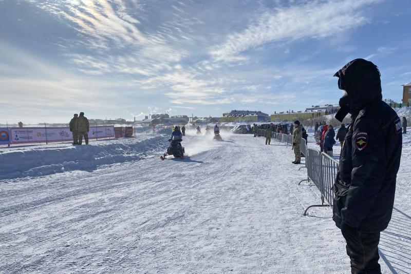 Благодаря Росгвардии и полиции юбилейные гонки на снегоходах «Буран-Дей» в Нарьян-Маре завершились без происшествий