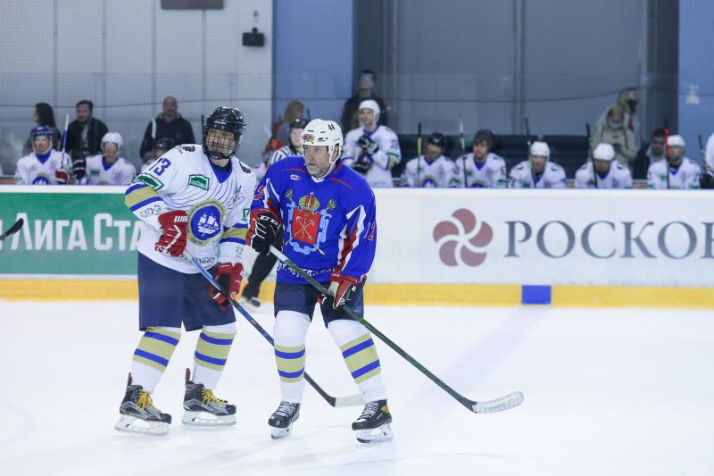 Команды ПМЭФ и Санкт-Петербурга сыграли в гала-матче по хоккею