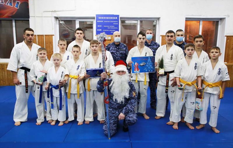 В Саранске росгвардейцы посетили воспитанников спортивной школы