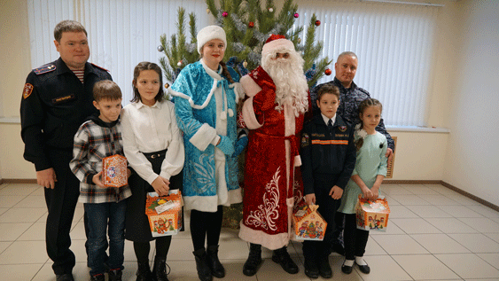 В Ульяновске поздравили отличившихся детей сотрудников вневедомственной охраны с наступающим новым годом