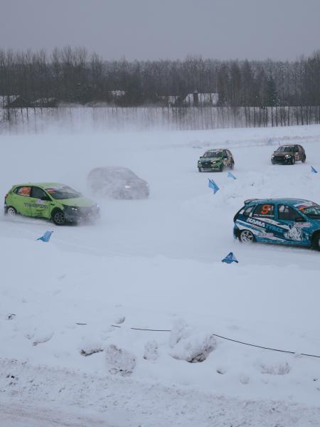 Татарстан открыл гоночный сезон ледовыми гонками.