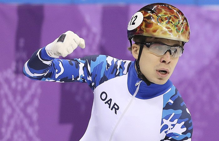 Генерал армии Виктор Золотов поздравил конькобежца Семена Елистратова, завоевавшего бронзовую медаль на Олимпиаде в Пекине