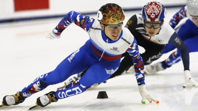 Генерал армии Виктор Золотов поздравил конькобежца Семена Елистратова завоевавшего бронзовую медаль на Олимпиаде в Пекине