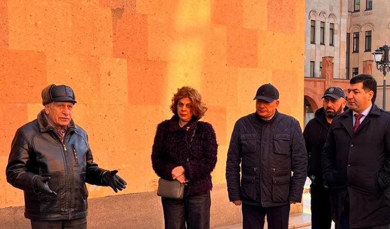 Армянская общественность Москвы почтила память жертв сумгаитских погромов 1988 года. Фоторепортаж