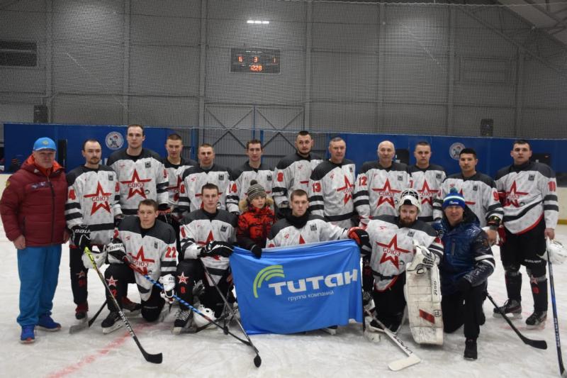 «Титан» обеспечил экипировкой хоккейную команду из Омской области