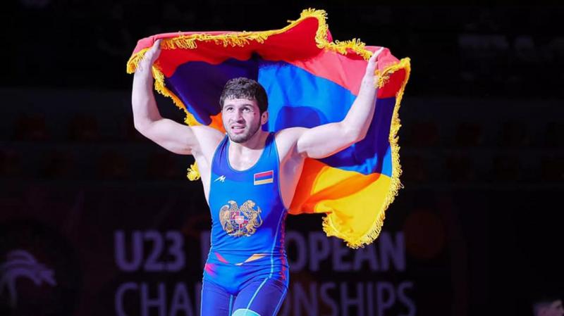 Армянский борец Малхас Амоян в финале победил турка и выиграл золото на чемпионате Европы в Будапеште