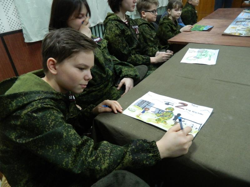Курсанты ВСПК "Росгвардия" написали письма военнослужащим, участвующим в спецоперации на Украине