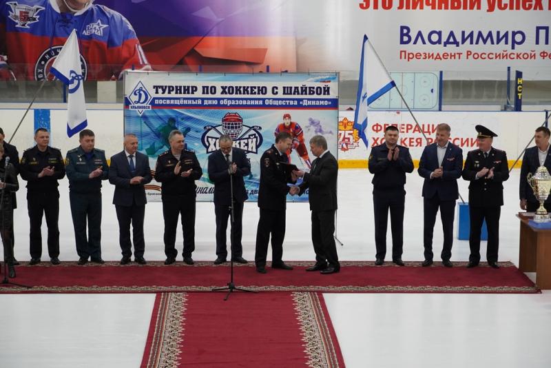 В Ульяновске начальник территориального Управления Росгвардии принял участие в открытии турнира по хоккею с шайбой