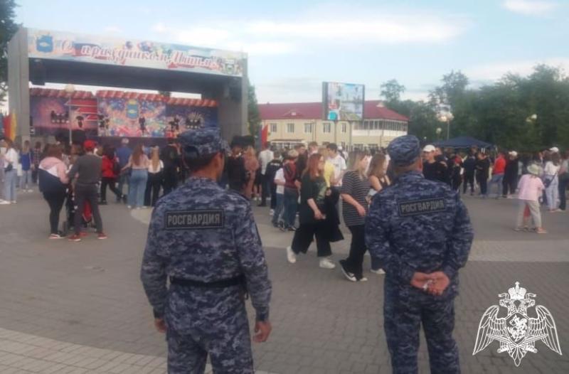 Росгвардия приняла участие в обеспечении правопорядка во время празднования Дня России в Тюменской области