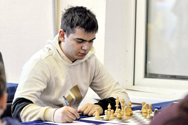 Обучающийся ДЮСШ имени М.М. Ботвинника выиграл два шахматных блиц-турнира 