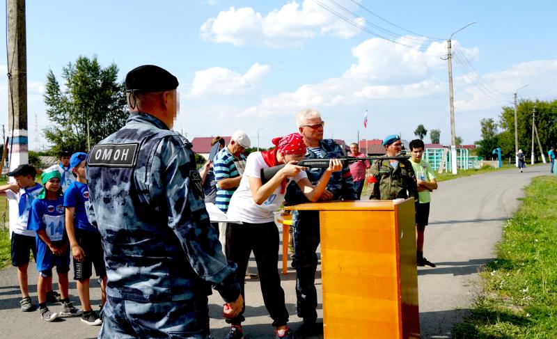 В Ульяновской области ветераны и сотрудники ОМОН Росгвардии приняли участие в областной военно-спортивной игре «Зарница»