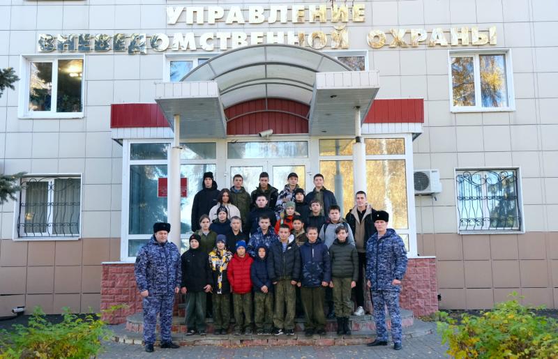 Росгвардейцы провели экскурсию для воспитанников военно-спортивного центра в Тамбове