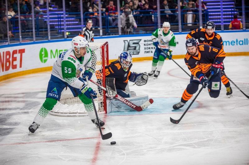 Росгвардия продолжает обеспечивать охрану порядка матчей КХЛ на Южном Урале