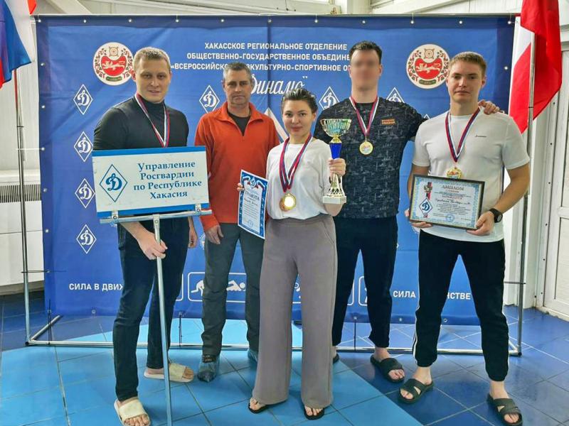 Команда Росгвардии стала победителем соревнований по плаванию в Хакасии