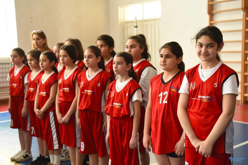 В столице Нагорно-Карабахской Республики - Степанакерте завершилось детско-юношеское первенство по баскетболу. Фоторепортаж