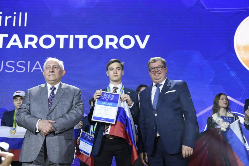 Школьник из Санкт-Петербурга стал победителем 57-й Международной Менделеевской олимпиады
