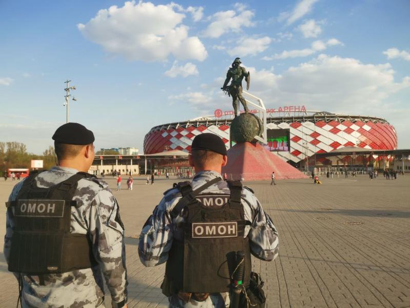 Росгвардия обеспечила правопорядок на футбольном матче в Москве