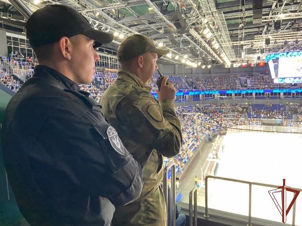 Безопасность хоккейных матчей обеспечили росгвардейцы в Сибири