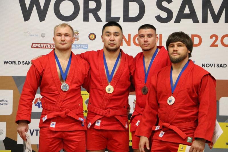 На кубке мира по самбо офицер Уральского округа Росгвардии завоевал сереберо