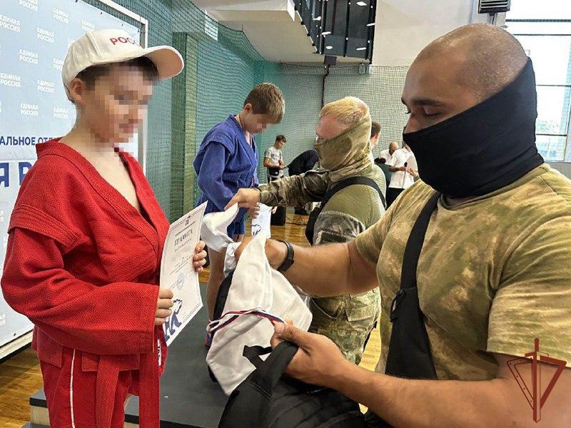 Показательные выступления провели росгвардейцы в Мелитополе