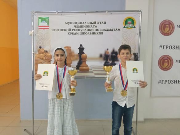 В Грозном учащиеся 1-й школы Росгвардии стали победителями шахматного турнира среди школьников