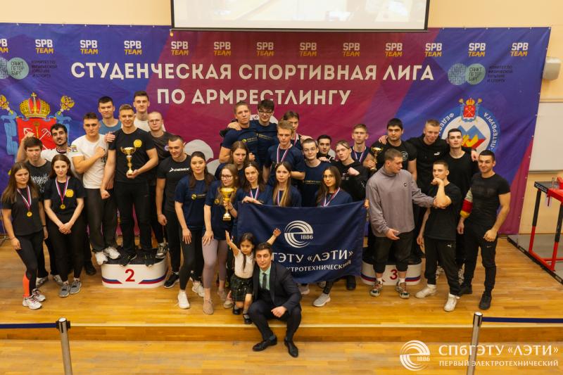 Закалка, внутренний стержень и командная работа: в ЛЭТИ прошли студенческие соревнования по армрестлингу