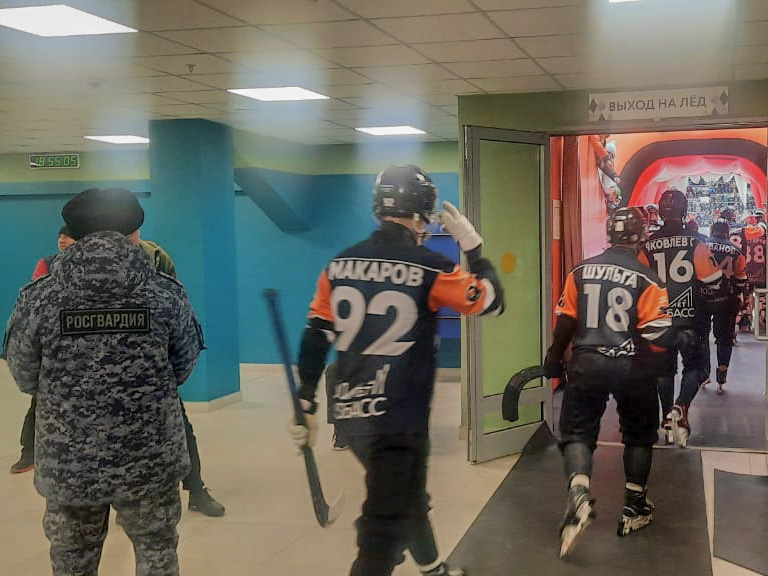 Безопасность зрителей и спортсменов чемпионата России по хоккею обеспечили росгвардейцы в Кузбассе