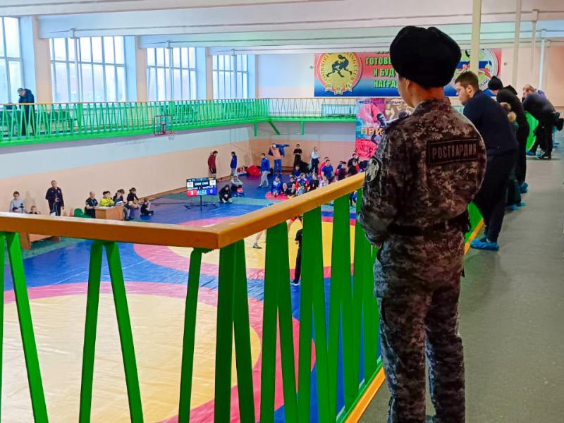 В Кузбассе росгвардейцы обеспечили безопасность всероссийских соревнований по вольной борьбе