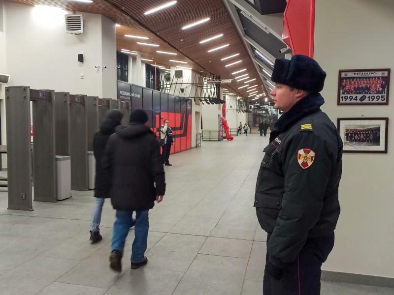Росгвардейцы в Кузбассе обеспечили безопасность всероссийского хоккейного матча