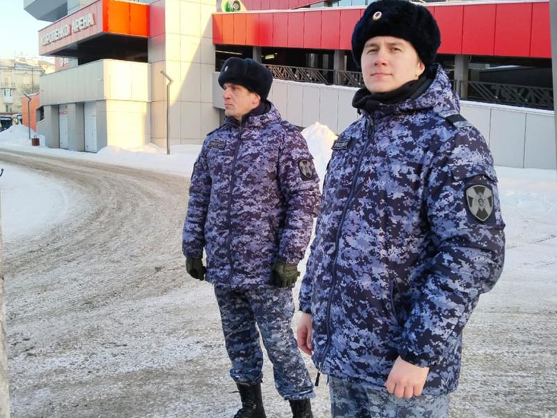 Росгвардейцы обеспечивают безопасность серии матчей плей-ин в Новокузнецке