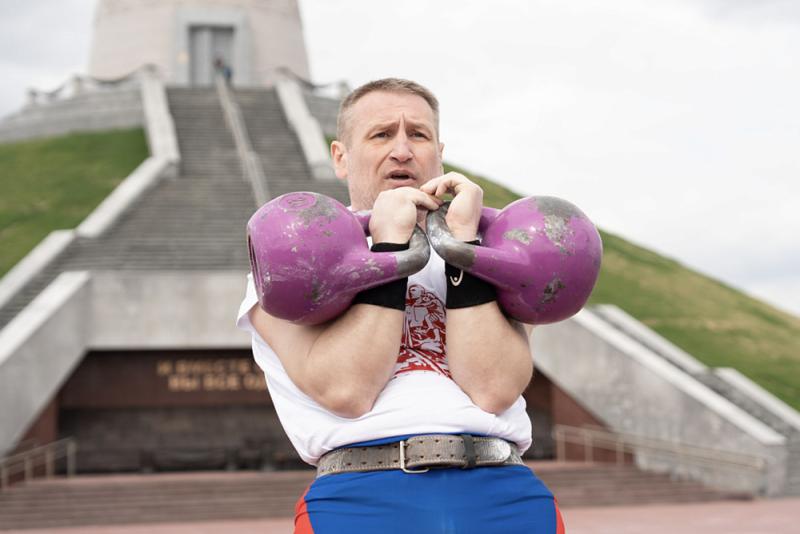 Гиревик из Росгвардии стал участником масштабного флешмоба «Рывок к Победе» в Кузбассе