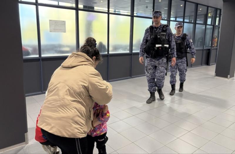 Росгвардейцы вернули родителям потерявшегося ребенка во время матча КХЛ в Ярославле