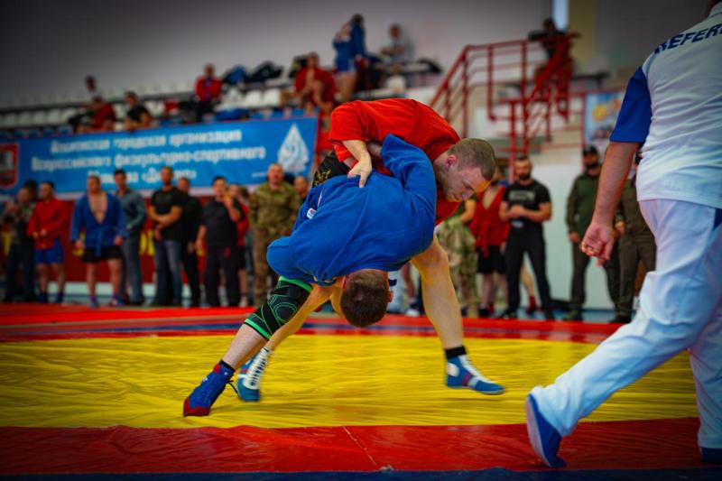Чемпионат по самбо столичного главка Росгвардии завершился в Москве