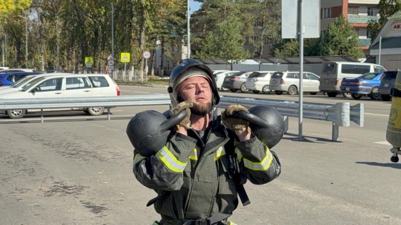 Сотрудники Росгвардии по ЕАО стали серебряными призёрами соревнований по пожарному кроссфиту