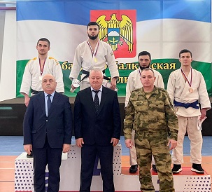 Сотрудник Росгвардии из Чеченской Республики завоевал золото на окружном чемпионате по дзюдо
